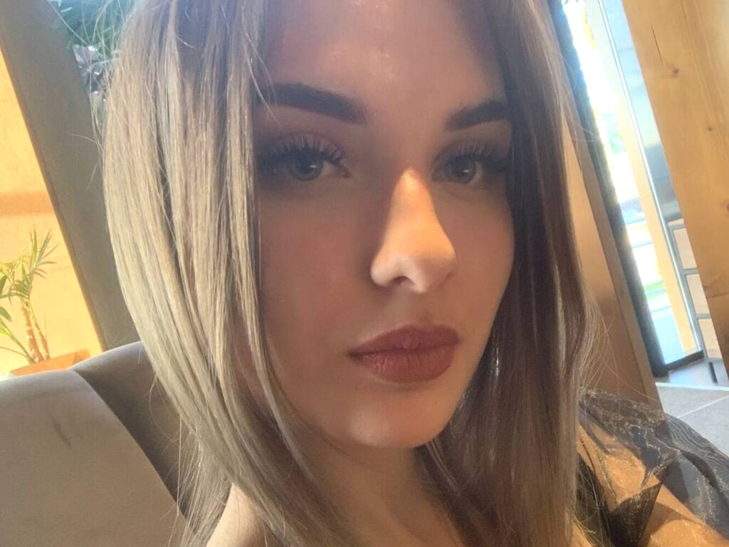 TondaGelo naked cam model gallery photo