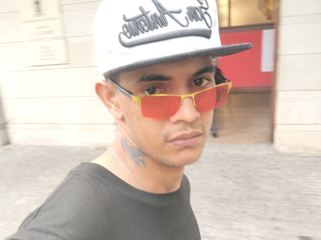 TonyHops nude cam model profile photo