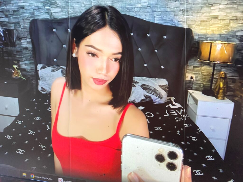 TrixyVarde naked cam model gallery photo