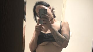 TropicalMidnight 38 female sexy cam model profile
