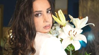 VanessaDoyle 26 female nude cam model profile