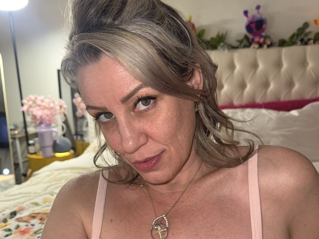 VegasDani nude cam model profile photo