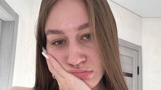 VeraScott 18 female live cam model profile