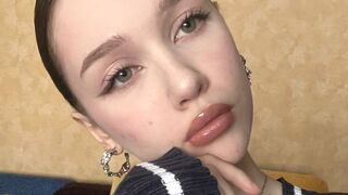 VernelBanaszak 18 female naked cam model profile