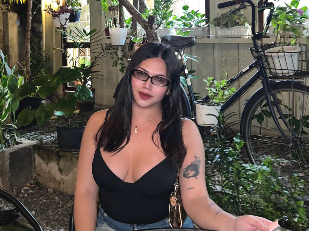 VeronicaBrandy naked cam model gallery photo