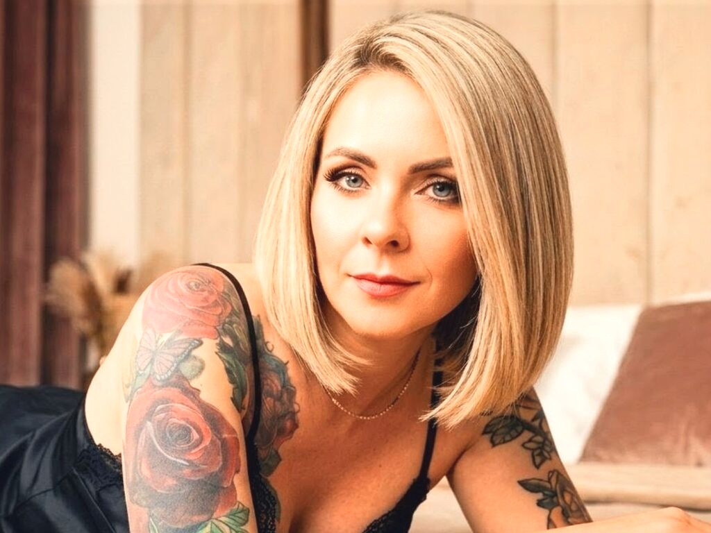 VickyAndrews nude cam model profile photo