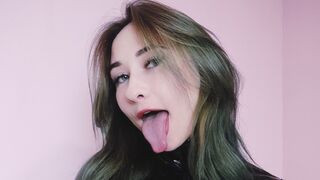 VikaCheers 23 female live cam model profile