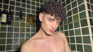 VillyXin 19 male strip related cam model profile