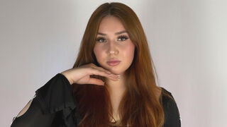 VinaBerry 18 female strip cam model profile