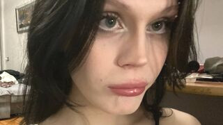 VioletWade 18 transgender erotic cam model profile