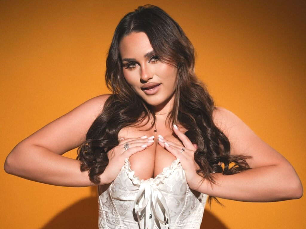ViridianEmbers nude cam model profile photo