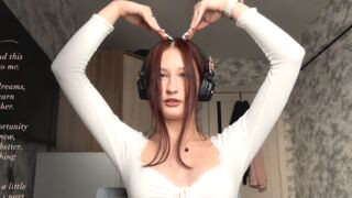 VivianNersesian 18 female nude cam model profile