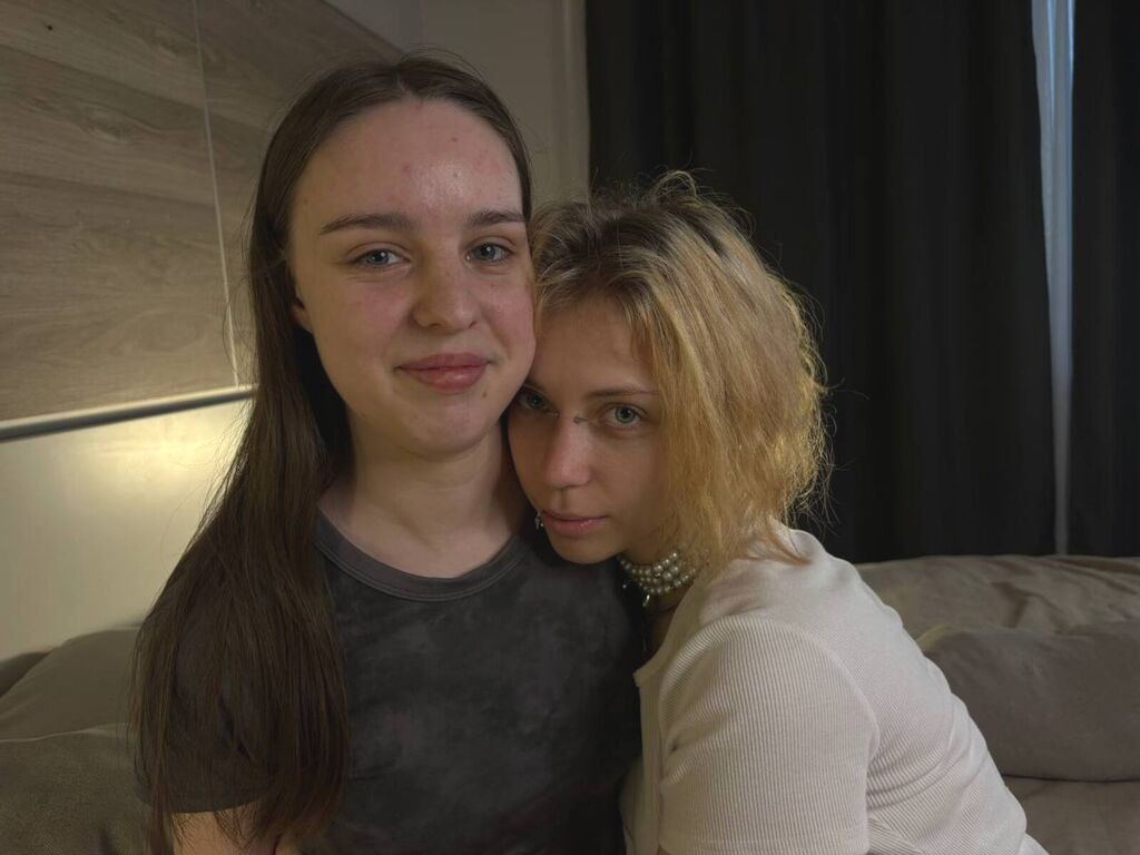 WalterAndFrancis naked cam model gallery photo