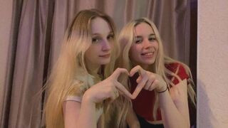 WandaAndDaysi 18 female lesbian live related cam model profile