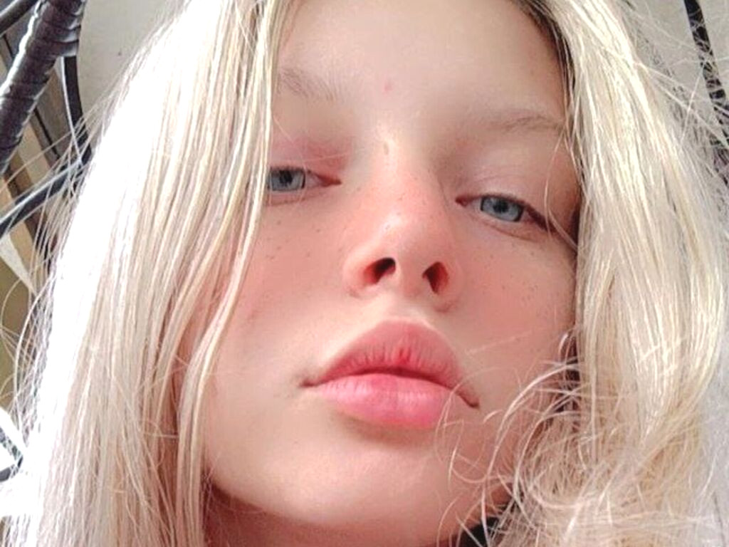 WandaPrice naked cam model gallery photo