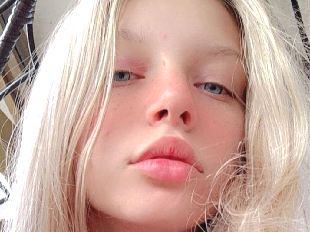WandaPrice nude cam model profile photo