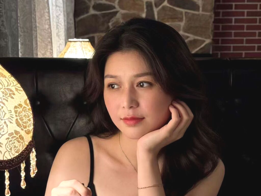 XiaoYuner nude cam model profile photo