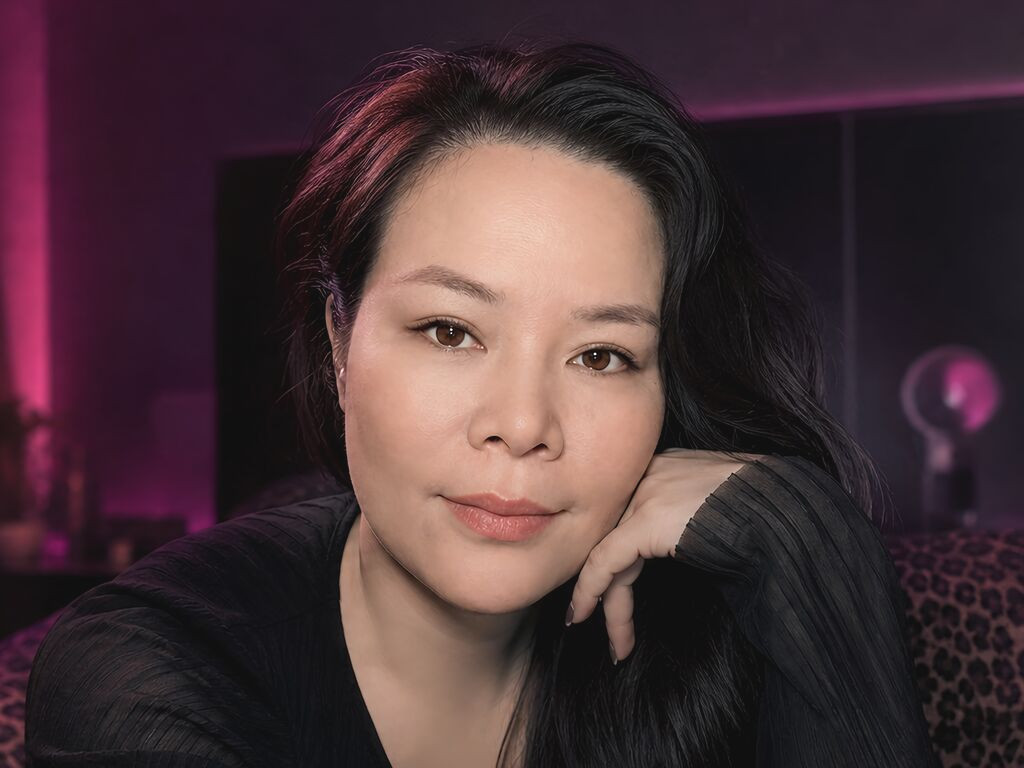 YanisLau nude cam model profile photo
