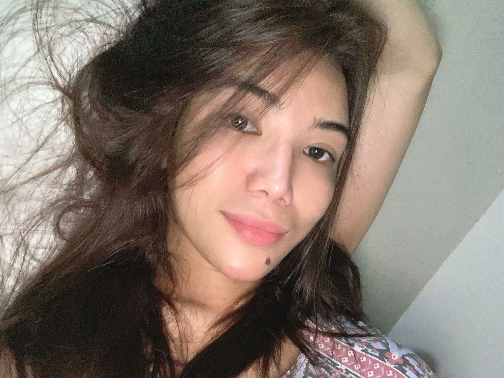 YeshaMaxwell Nude