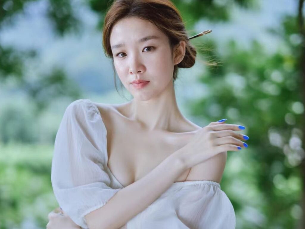 YolanFang nude cam model profile photo