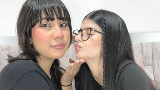 ZafiraAndJade 18 female lesbian live related cam model profile