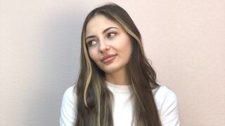 ZanaBaerman 29 female live cam model profile
