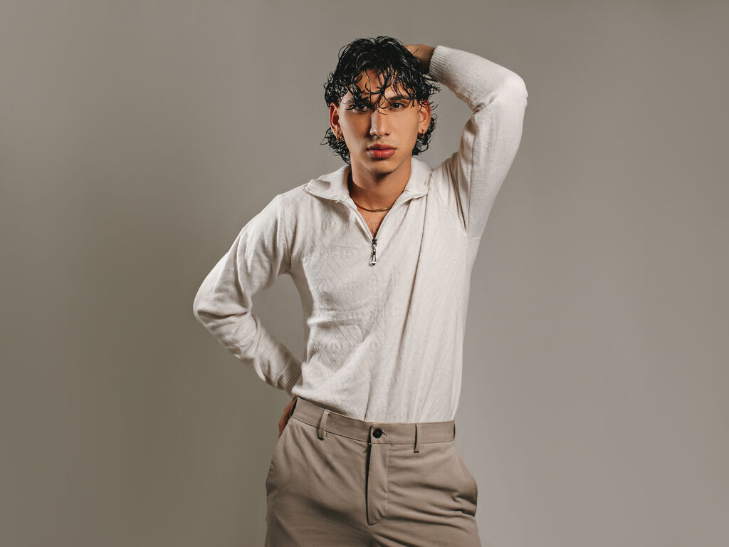 axelalvareez nude cam model profile photo