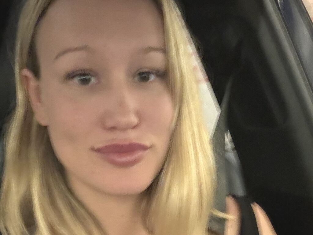 hannacalifornia Naked