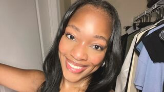 nicolesolace 25 female nude cam model profile